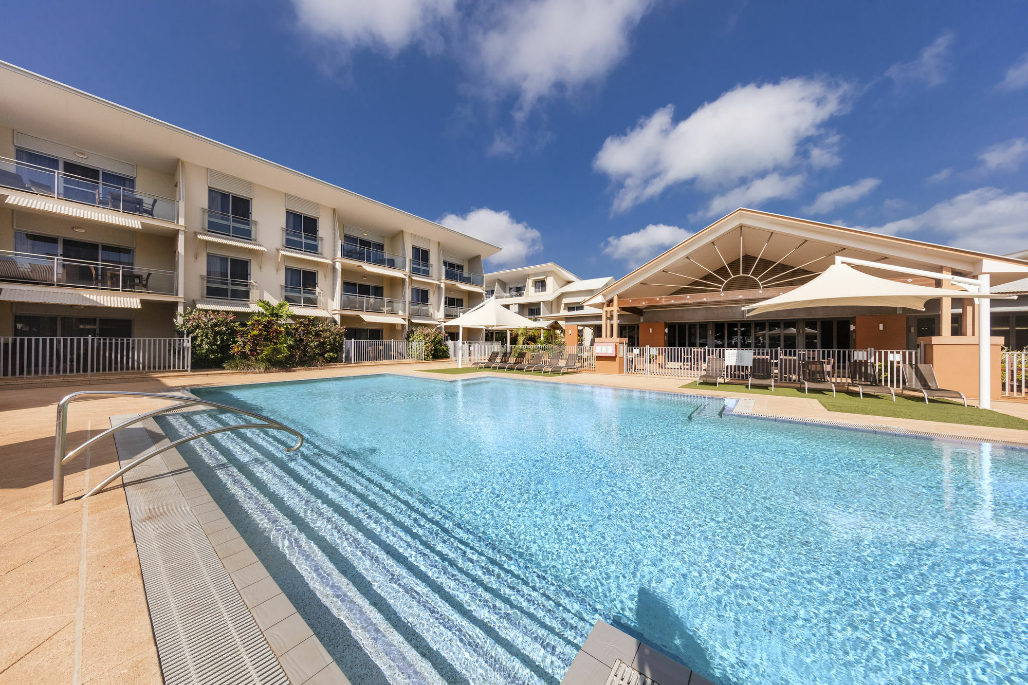 Oaks Broome Hotel Екстериор снимка